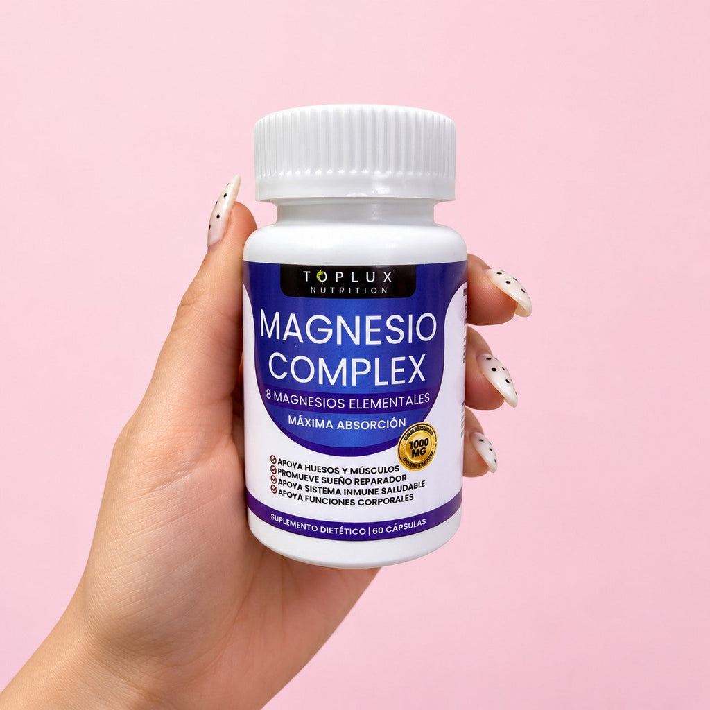 Magnesio Complex 8 Formas sostenido en la mano